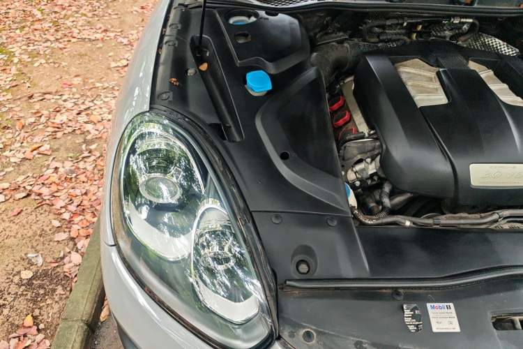 Used Porsche Cayenne 2015 Cayenne 3.0T Engine Bay Right