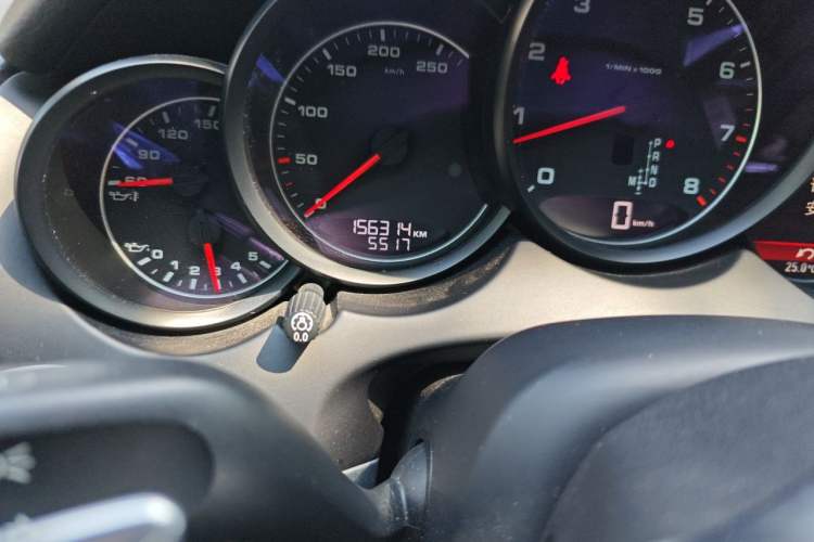 Used Porsche Cayenne 2015 Cayenne 3.0T Odometer Close Up