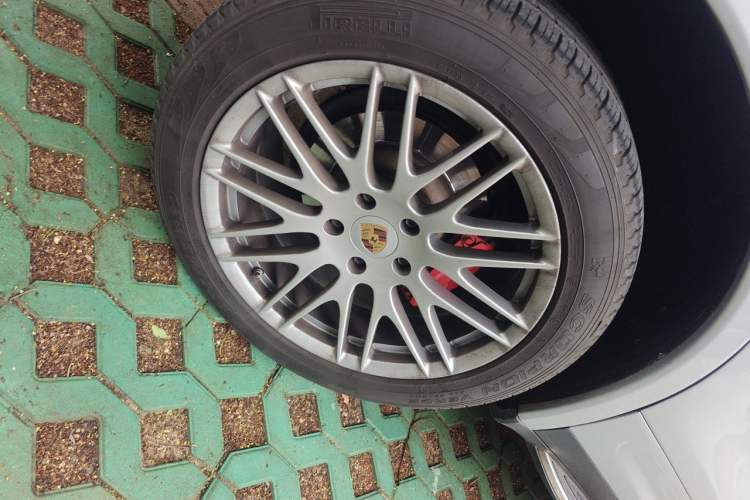 Used Porsche Cayenne 2015 Cayenne 3.0T Right Front Wheel Hub