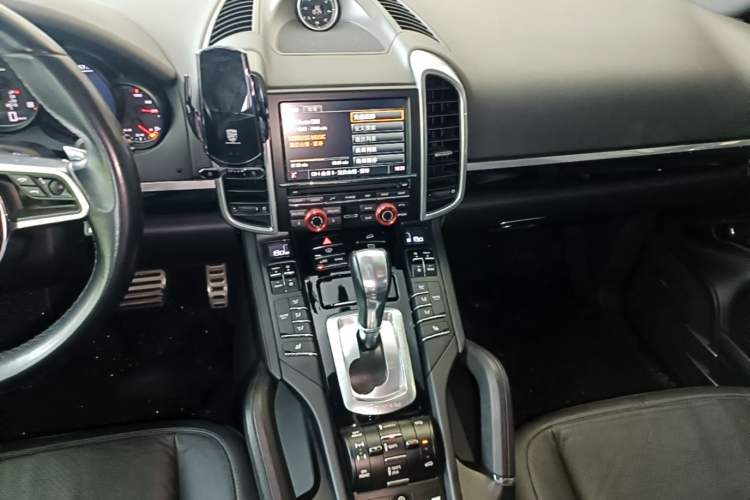 Used Porsche Cayenne 2015 Cayenne 3.0T Audio And AC Panel