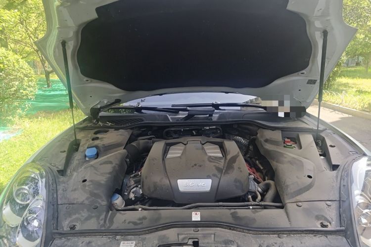 Used Porsche Cayenne 2015 Cayenne 3.0T Engine Bay