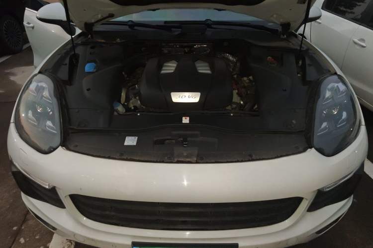 Used Porsche Cayenne 2015 Cayenne 3.0T Engine Bay