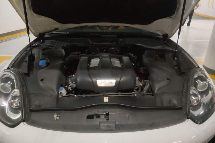 Used Porsche Cayenne 2015 Cayenne 3.0T Engine Bay