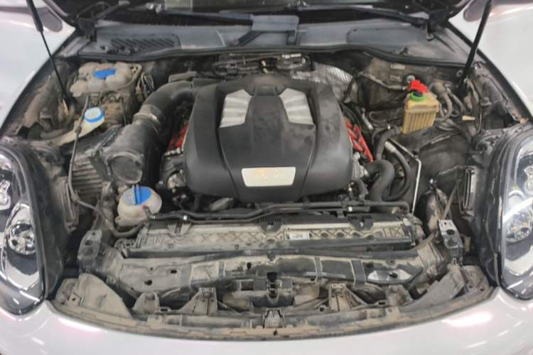 Used Porsche Cayenne 2015 Cayenne 3.0T Engine Bay