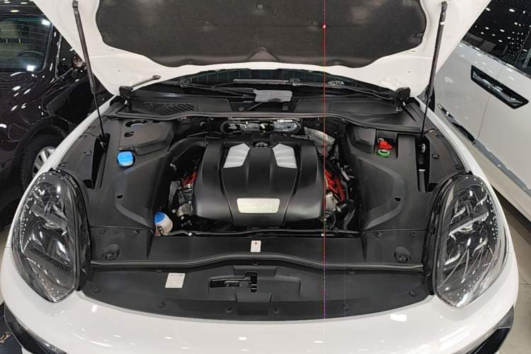 Used Porsche Cayenne 2015 Cayenne 3.0T Engine Bay
