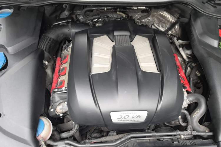Used Porsche Cayenne 2015 Cayenne 3.0T Engine Bay