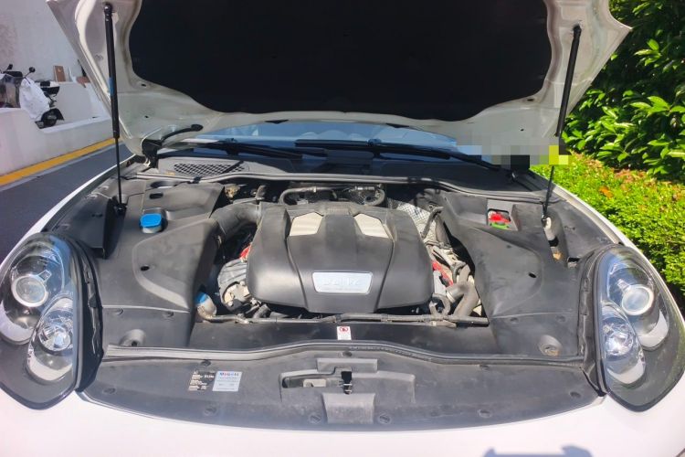 Used Porsche Cayenne 2015 Cayenne 3.0T Engine Bay