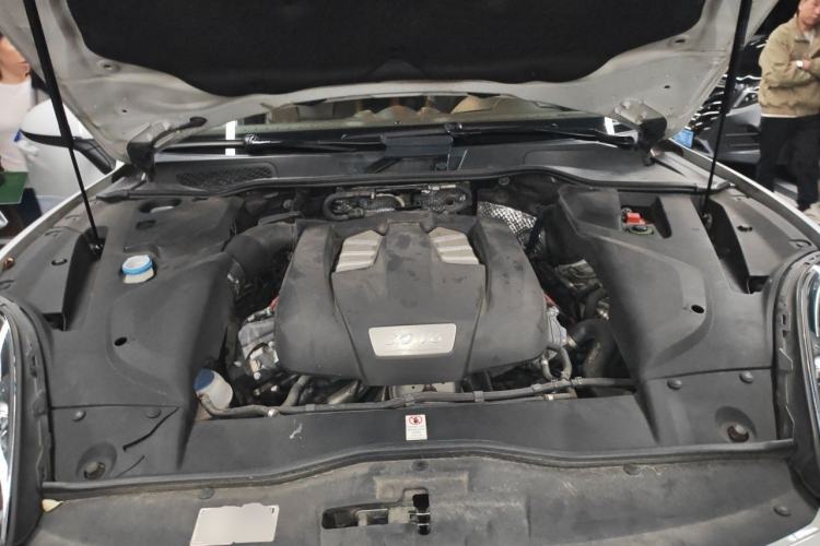 Used Porsche Cayenne 2015 Cayenne 3.0T Engine Bay