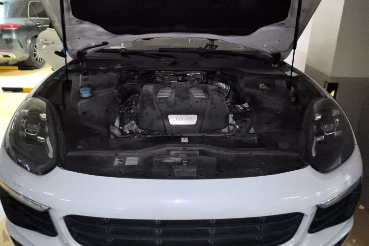 Used Porsche Cayenne 2015 Cayenne 3.0T Engine Bay