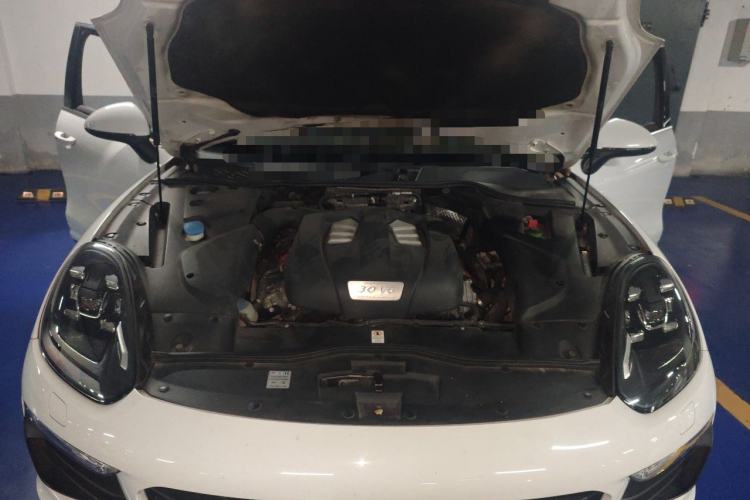 Used Porsche Cayenne 2015 Cayenne 3.0T Engine Bay