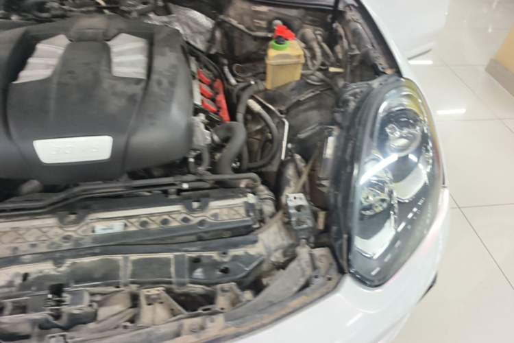 Used Porsche Cayenne 2015 Cayenne 3.0T Engine Bay Left