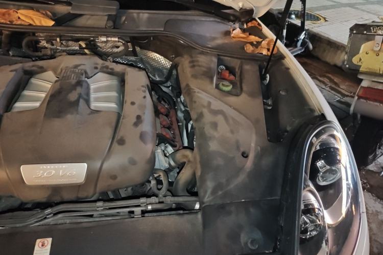 Used Porsche Cayenne 2015 Cayenne 3.0T Engine Bay Left