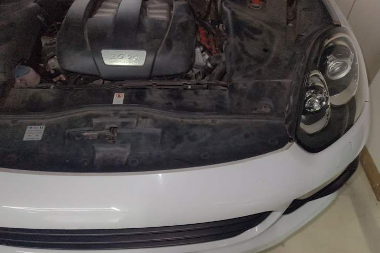 Used Porsche Cayenne 2015 Cayenne 3.0T Engine Bay Left