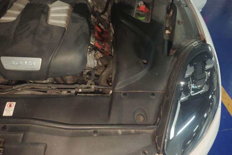 Used Porsche Cayenne 2015 Cayenne 3.0T Engine Bay Left