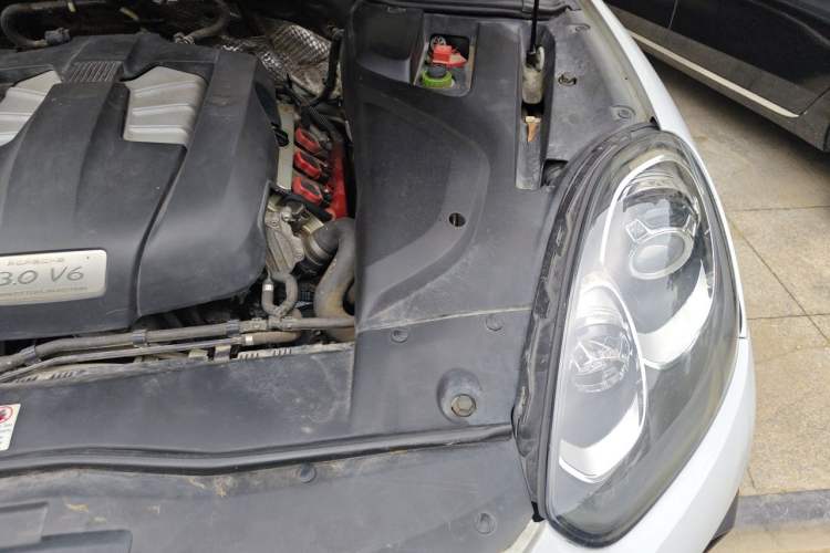 Used Porsche Cayenne 2015 Cayenne 3.0T Engine Bay Left