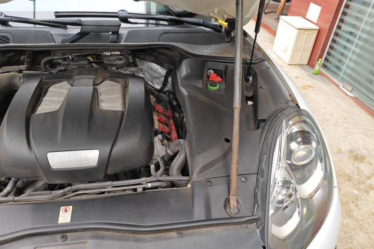 Used Porsche Cayenne 2015 Cayenne 3.0T Engine Bay Left