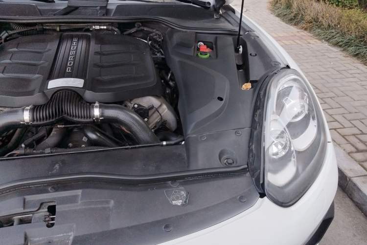 Used Porsche Cayenne 2015 Cayenne S 3.6T Engine Bay Left
