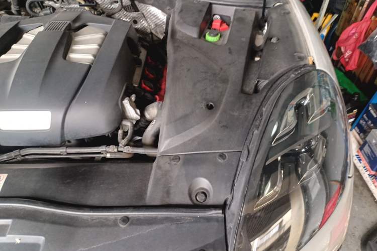 Used Porsche Cayenne 2015 Cayenne 3.0T Engine Bay Left