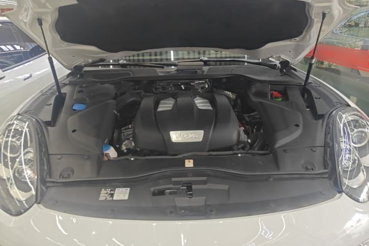 Used Porsche Cayenne 2015 Cayenne 3.0T Engine Bay
