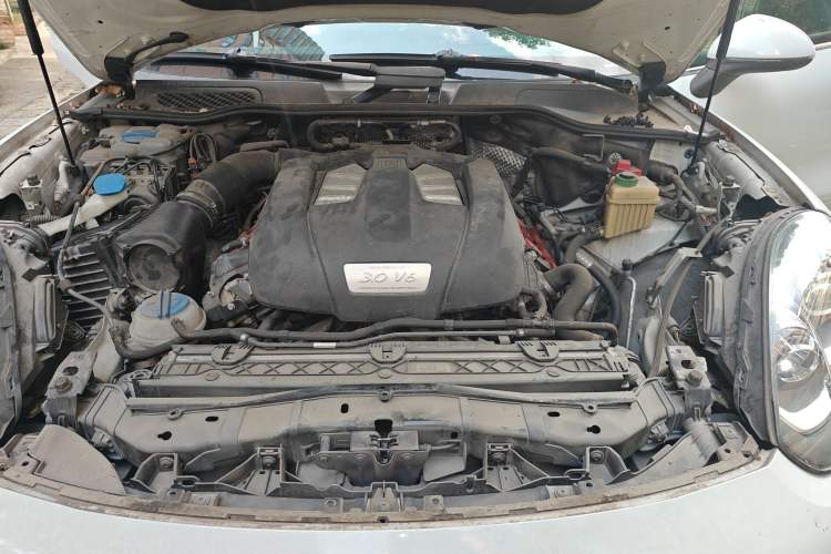 Used Porsche Cayenne 2015 Cayenne 3.0T Engine Bay