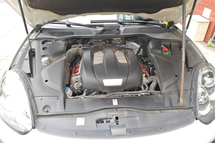 Used Porsche Cayenne 2015 Cayenne 3.0T Engine Bay