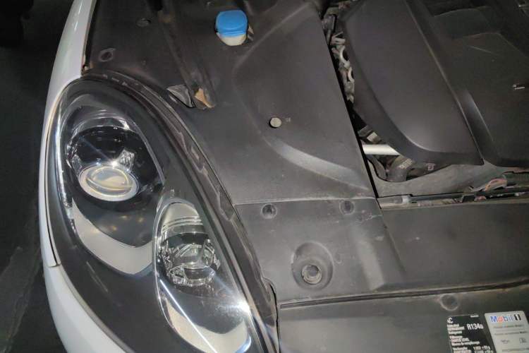 Used Porsche Cayenne 2015 3.0T Engine Bay Right