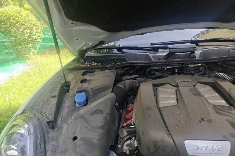 Used Porsche Cayenne 2015 Cayenne 3.0T Engine Bay Right