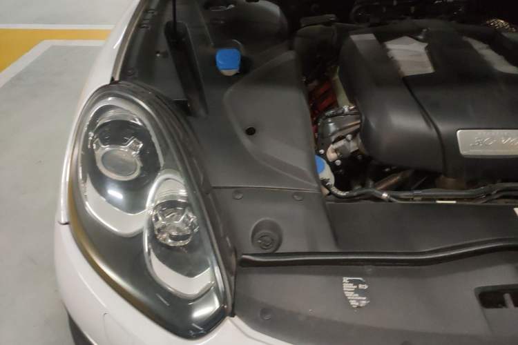 Used Porsche Cayenne 2015 Cayenne 3.0T Engine Bay Right