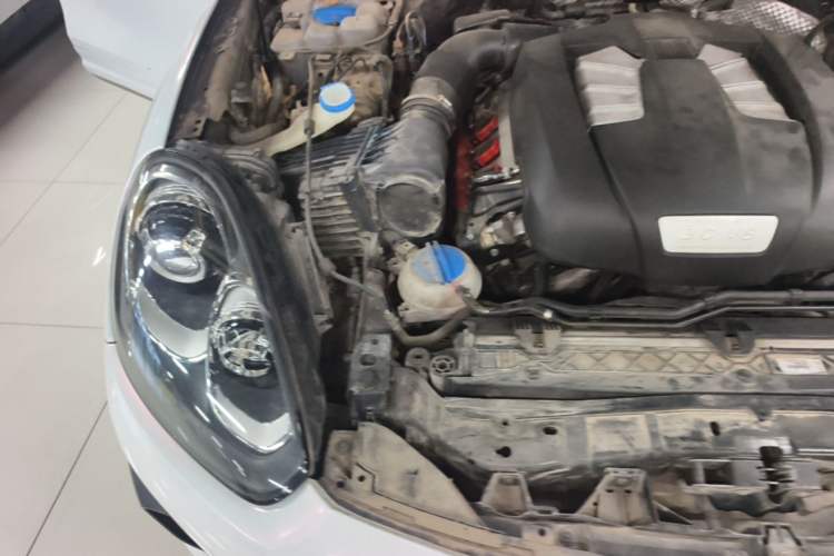Used Porsche Cayenne 2015 Cayenne 3.0T Engine Bay Right