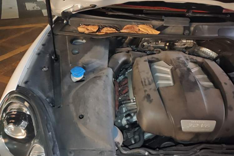 Used Porsche Cayenne 2015 Cayenne 3.0T Engine Bay Right