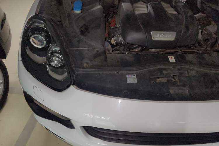 Used Porsche Cayenne 2015 Cayenne 3.0T Engine Bay Right