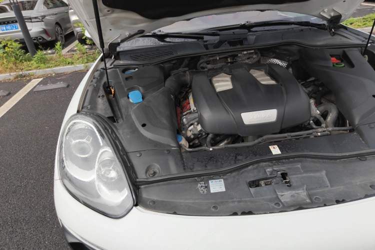 Used Porsche Cayenne 2015 Cayenne 3.0T Engine Bay Right