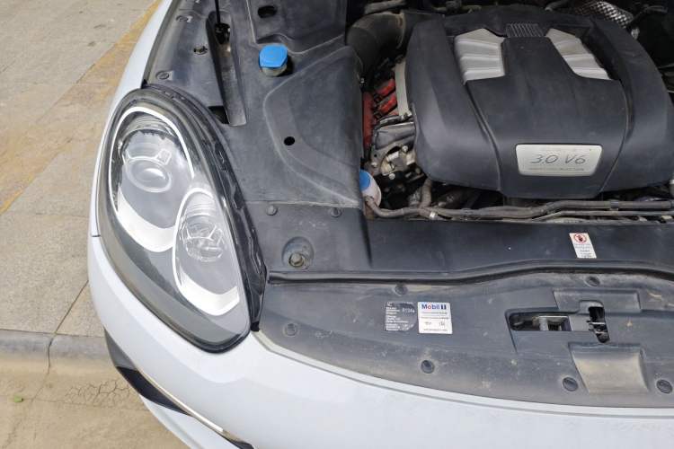 Used Porsche Cayenne 2015 Cayenne 3.0T Engine Bay Right