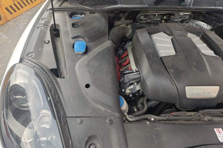 Used Porsche Cayenne 2015 Cayenne 3.0T Engine Bay Right