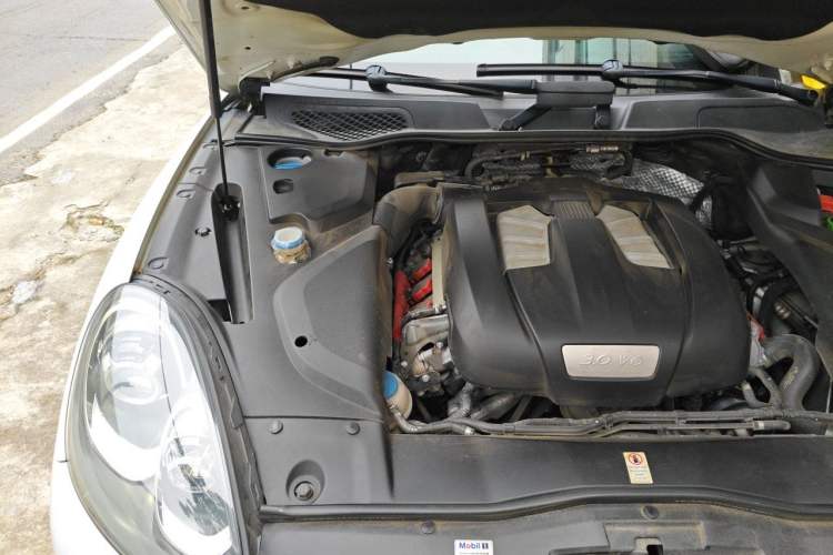 Used Porsche Cayenne 2015 Cayenne 3.0T Engine Bay Right