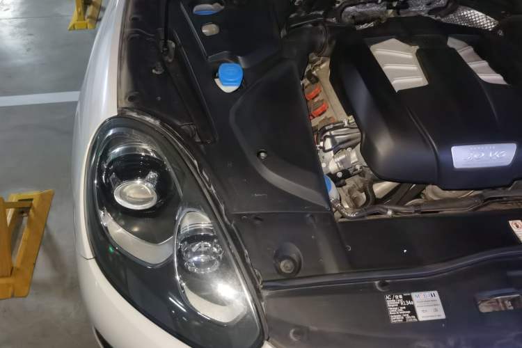 Used Porsche Cayenne 2015 Cayenne 3.0T Engine Bay Right