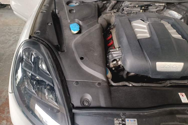 Used Porsche Cayenne 2015 Cayenne 3.0T Engine Bay Right