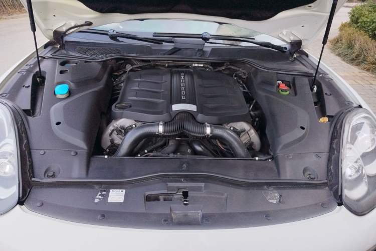 Used Porsche Cayenne 2015 Cayenne S 3.6T Engine Bay