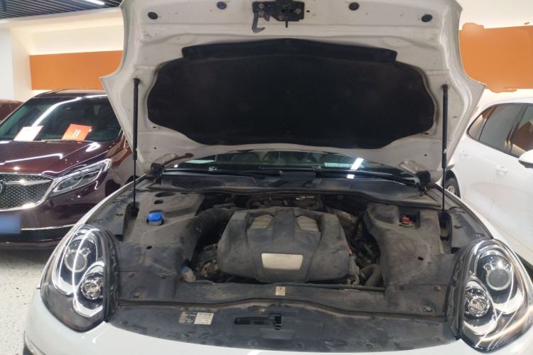 Used Porsche Cayenne 2015 Cayenne 3.0T Engine Bay