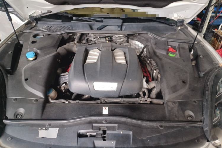 Used Porsche Cayenne 2015 Cayenne 3.0T Engine Bay