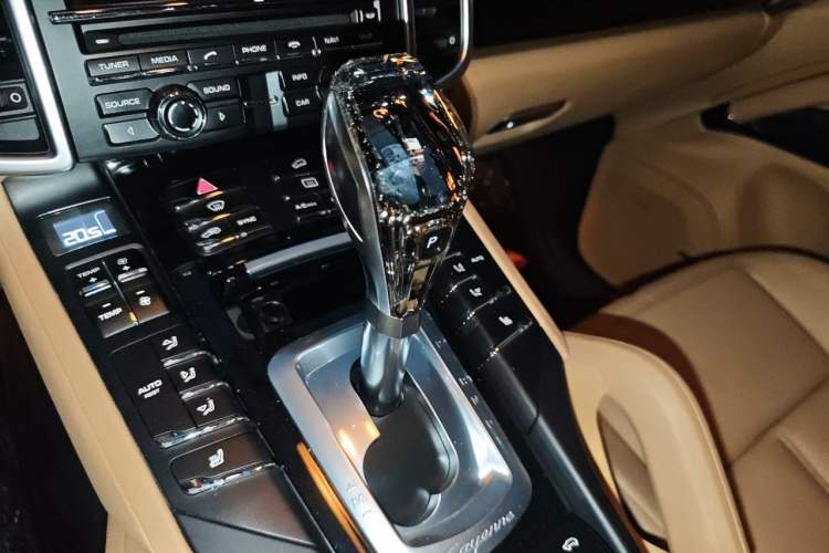 Used Porsche Cayenne 2015 Cayenne 3.0T Gear Lever