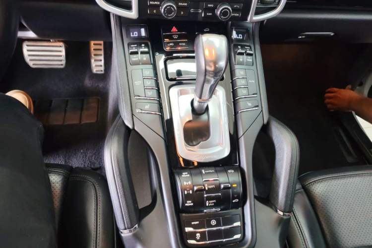 Used Porsche Cayenne 2015 Cayenne 3.0T Gear Lever