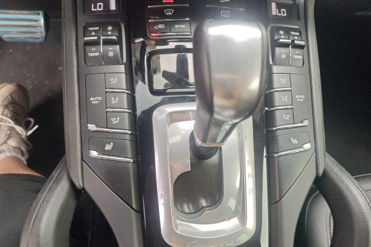 Used Porsche Cayenne 2015 Cayenne 3.0T Gear Lever