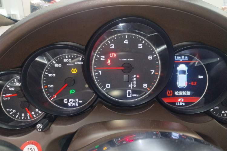 Used Porsche Cayenne 2015 Cayenne 3.0T Instrument Cluster