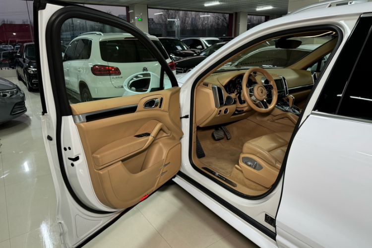 Used Porsche Cayenne 2015 Cayenne 3.0T Interior 4