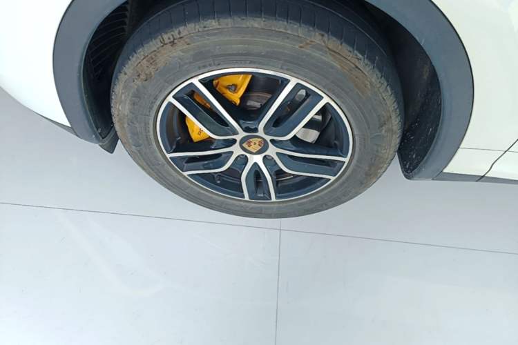 Used Porsche Cayenne 2015 Cayenne 3.0T Left Front Wheel Hub