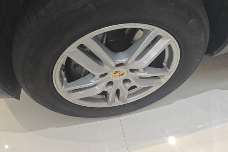 Used Porsche Cayenne 2015 Cayenne 3.0T Left Front Wheel Hub