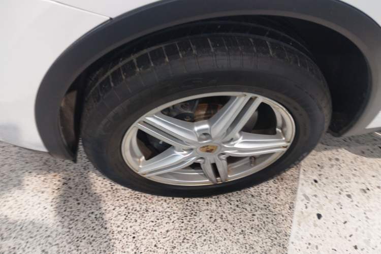 Used Porsche Cayenne 2015 Cayenne 3.0T Left Front Wheel Hub