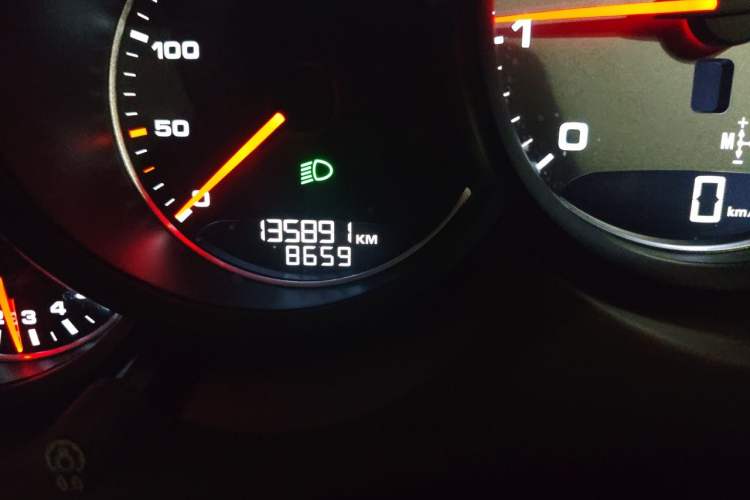 Used Porsche Cayenne 2015 Cayenne S 3.6T Odometer Close Up