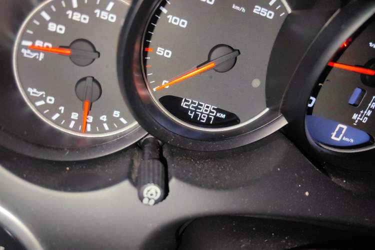 Used Porsche Cayenne 2015 3.0T Odometer Close Up